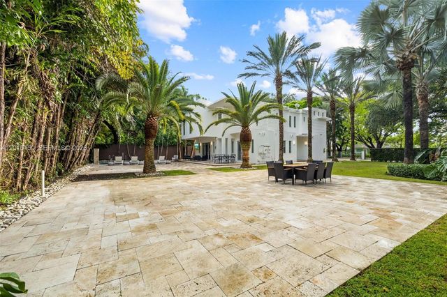 3917 S Le Jeune Rd -, Miami, FL 33146