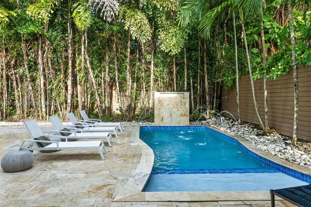 3917 S Le Jeune Rd -, Miami, FL 33146