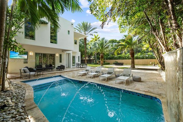 3917 S Le Jeune Rd -, Miami, FL 33146