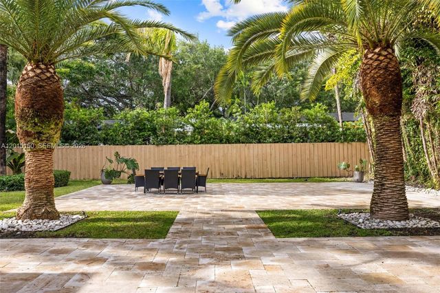 3917 S Le Jeune Rd -, Miami, FL 33146