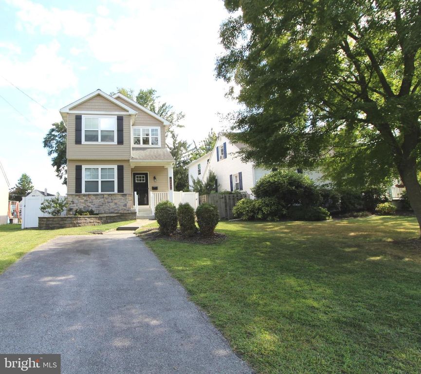 2608 GRAND AVE, Holmes, PA 19043