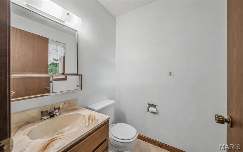 Image 14 of property listing at 18435 Old Highway 67, Jerseyville, IL 62052