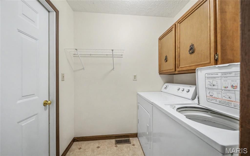 Image 15 of property listing at 18435 Old Highway 67, Jerseyville, IL 62052