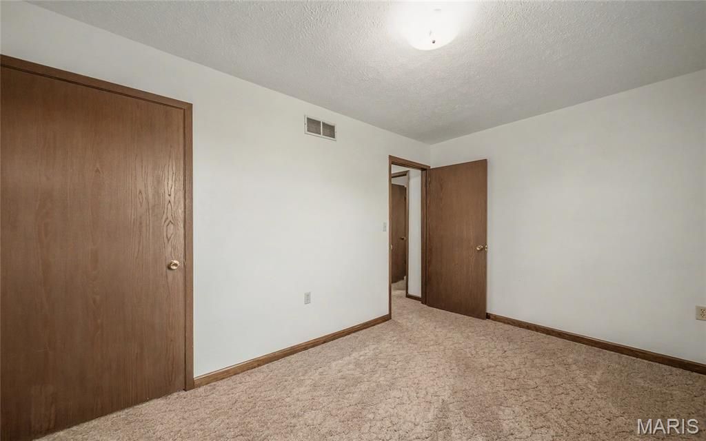 Image 19 of property listing at 18435 Old Highway 67, Jerseyville, IL 62052