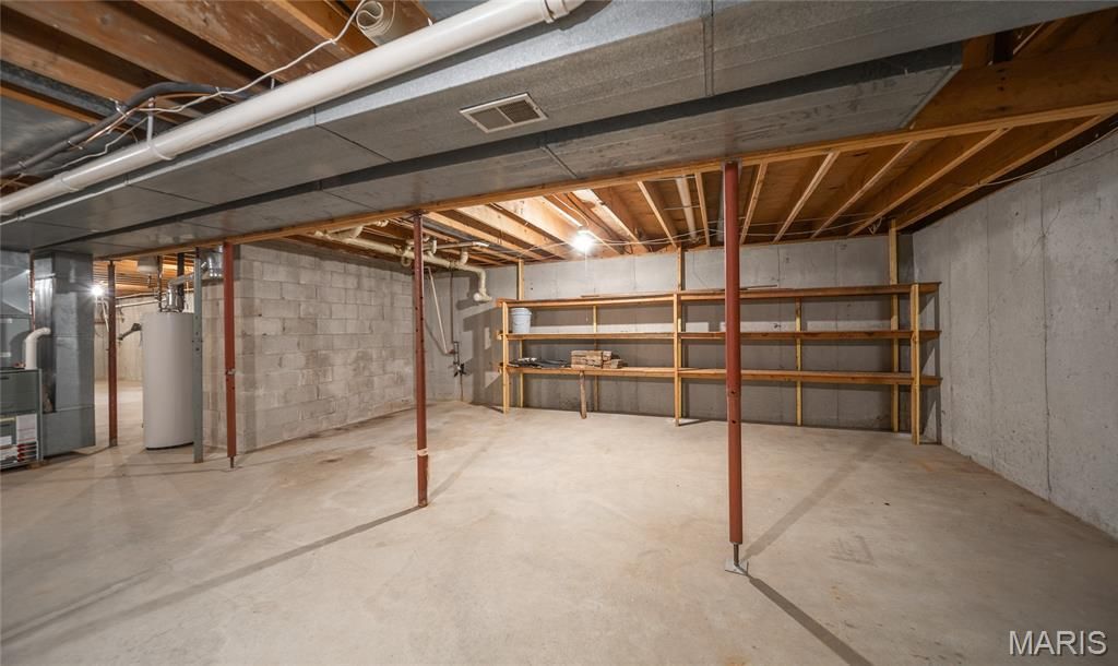Image 25 of property listing at 18435 Old Highway 67, Jerseyville, IL 62052
