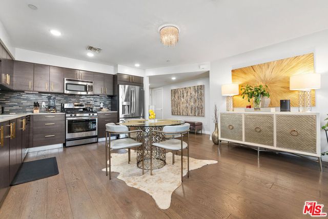 5818 Whitsett Avenue 402, Valley Village, CA 91607