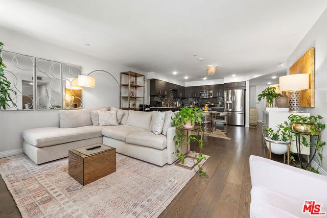 5818 Whitsett Avenue 402, Valley Village, CA 91607