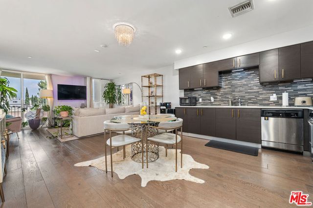 5818 Whitsett Avenue 402, Valley Village, CA 91607