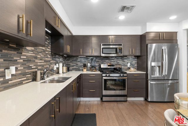 5818 Whitsett Avenue 402, Valley Village, CA 91607