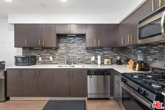 5818 Whitsett Avenue 402, Valley Village, CA 91607