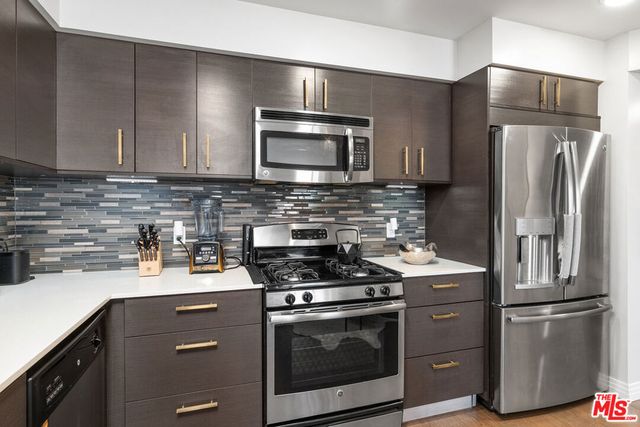 5818 Whitsett Avenue 402, Valley Village, CA 91607