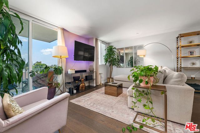 5818 Whitsett Avenue 402, Valley Village, CA 91607