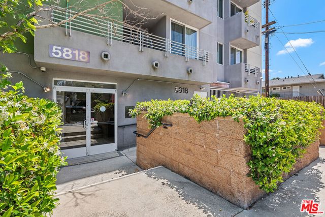 5818 Whitsett Avenue 402, Valley Village, CA 91607