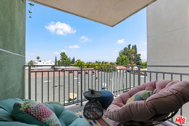 5818 Whitsett Avenue 402, Valley Village, CA 91607