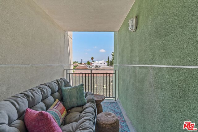 5818 Whitsett Avenue 402, Valley Village, CA 91607
