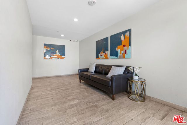 5818 Whitsett Avenue 402, Valley Village, CA 91607