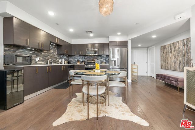 5818 Whitsett Avenue 402, Valley Village, CA 91607