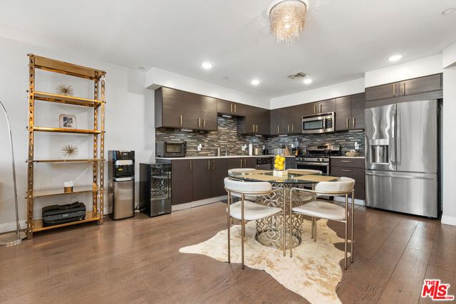 5818 Whitsett Avenue 402, Valley Village, CA 91607