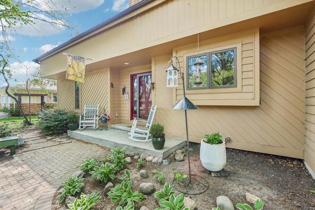 1529 Comanche Glen, Madison, WI 53704