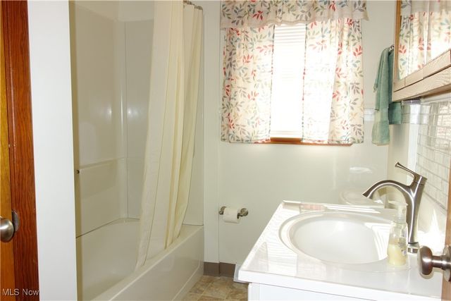 449 W Long Lake Boulevard, Portage Lakes, OH 44319