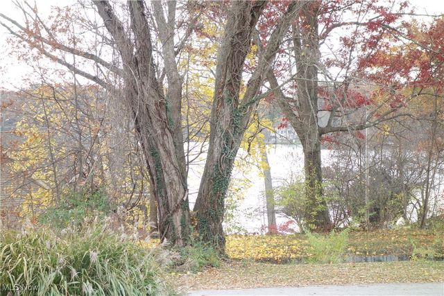 449 W Long Lake Boulevard, Portage Lakes, OH 44319