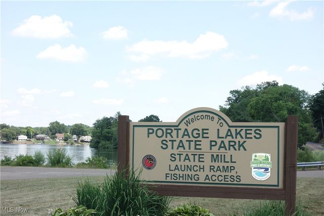 449 W Long Lake Boulevard, Portage Lakes, OH 44319