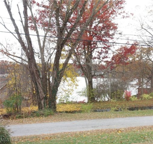 449 W Long Lake Boulevard, Portage Lakes, OH 44319