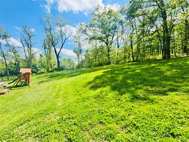 87 McMichael Rd, Carnegie, PA 15106