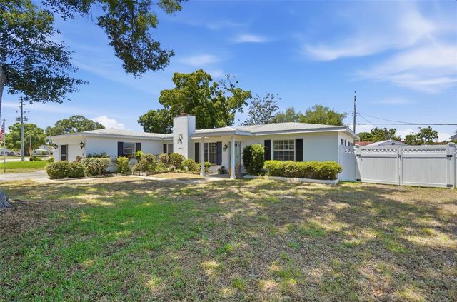 5941 49TH AVENUE N, Kenneth City, FL 33709