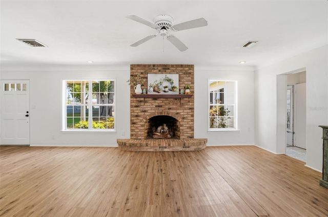 5941 49TH AVENUE N, Kenneth City, FL 33709