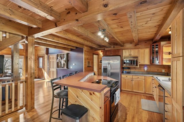 11503 HAWK HILL LN, Boonville, MO 65233