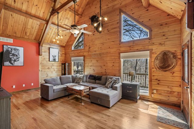 11503 HAWK HILL LN, Boonville, MO 65233