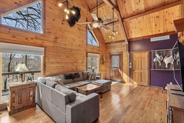 11503 HAWK HILL LN, Boonville, MO 65233