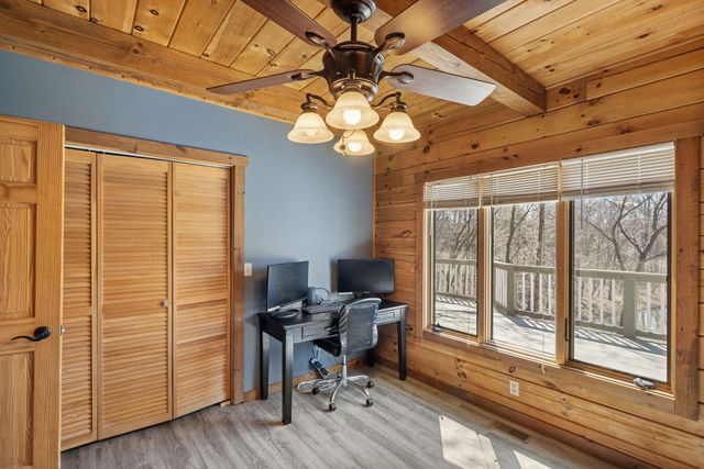 11503 HAWK HILL LN, Boonville, MO 65233