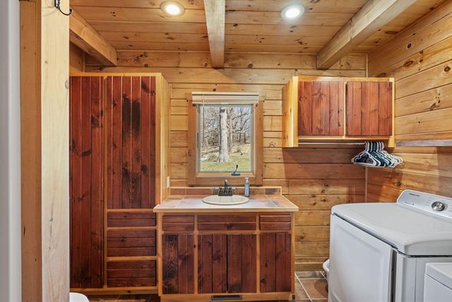 11503 HAWK HILL LN, Boonville, MO 65233