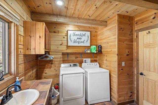 11503 HAWK HILL LN, Boonville, MO 65233