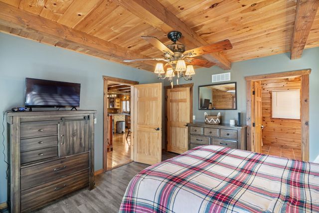 11503 HAWK HILL LN, Boonville, MO 65233