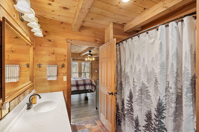 11503 HAWK HILL LN, Boonville, MO 65233