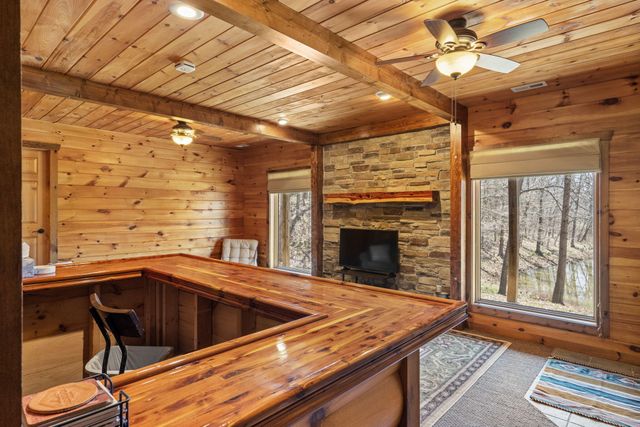 11503 HAWK HILL LN, Boonville, MO 65233