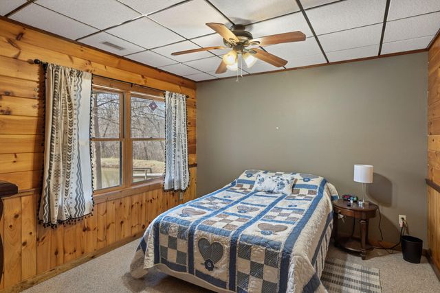 11503 HAWK HILL LN, Boonville, MO 65233