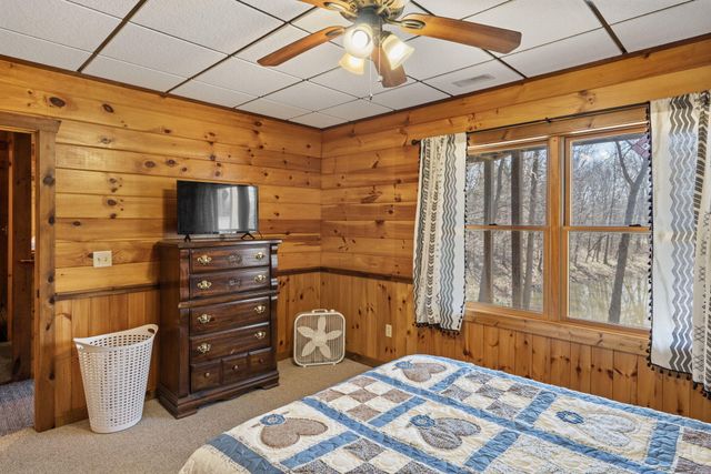 11503 HAWK HILL LN, Boonville, MO 65233