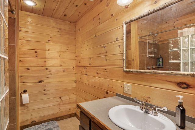 11503 HAWK HILL LN, Boonville, MO 65233