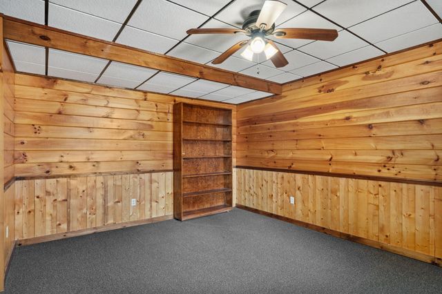 11503 HAWK HILL LN, Boonville, MO 65233