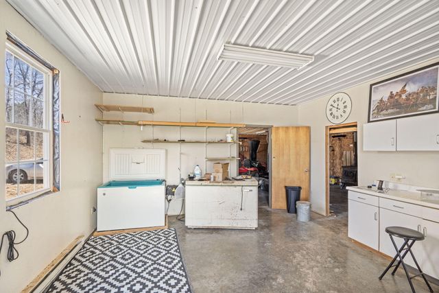 11503 HAWK HILL LN, Boonville, MO 65233