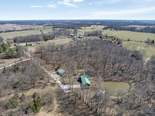 11503 HAWK HILL LN, Boonville, MO 65233