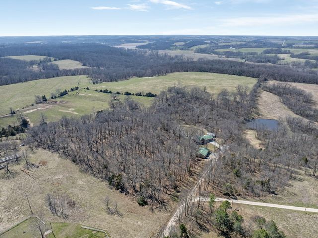 11503 HAWK HILL LN, Boonville, MO 65233