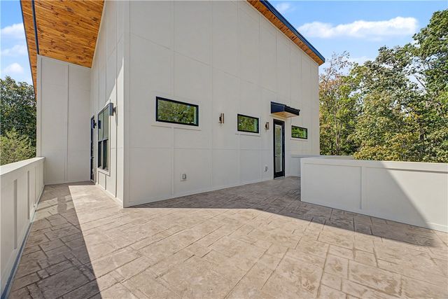 18 Longview Lane, Bella Vista, AR 72714