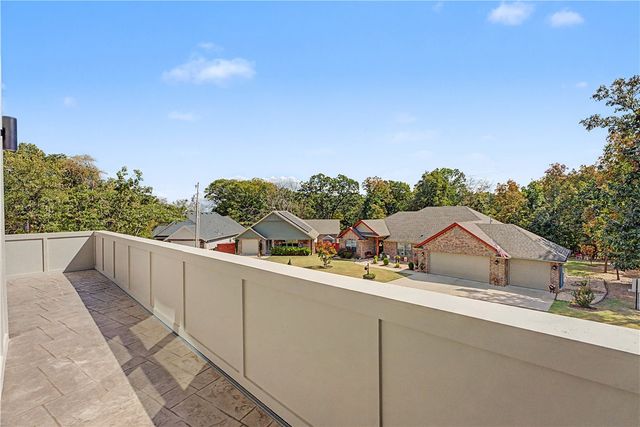 18 Longview Lane, Bella Vista, AR 72714
