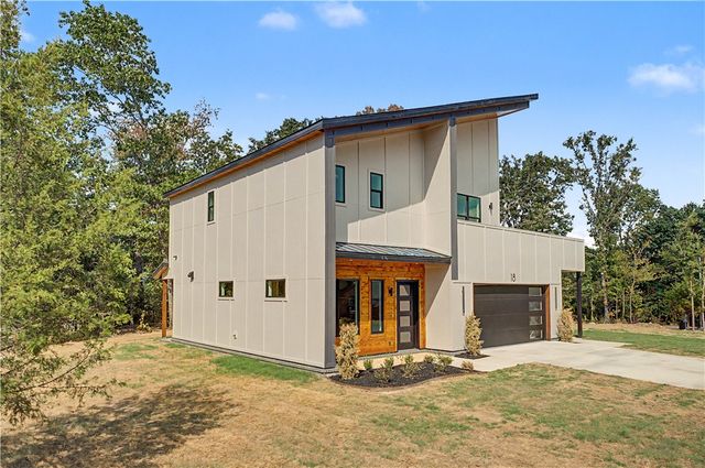 18 Longview Lane, Bella Vista, AR 72714