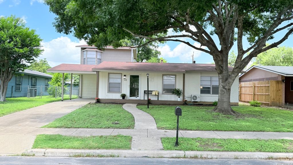 1439 PETERSON AVE, San Antonio, TX 78224